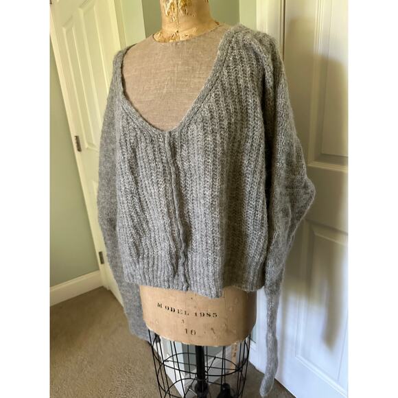 Free People Grey Moonbeam Alpaca Sweater Size L oversized cropped soft wool - Picture 5 of 16
